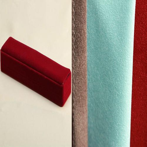 50碼 紗支:144f 經(jīng)緯編:緯編 產(chǎn)品詳情 現(xiàn)供應禮盒面料 水刺布底植絨